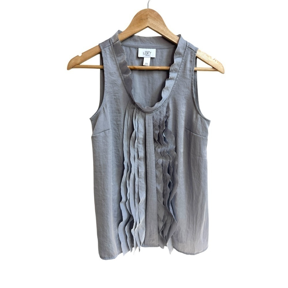 LOFT Silver Satin Sleeveless Ruffle Front Scoop Neck Womens Size XSP Blouse